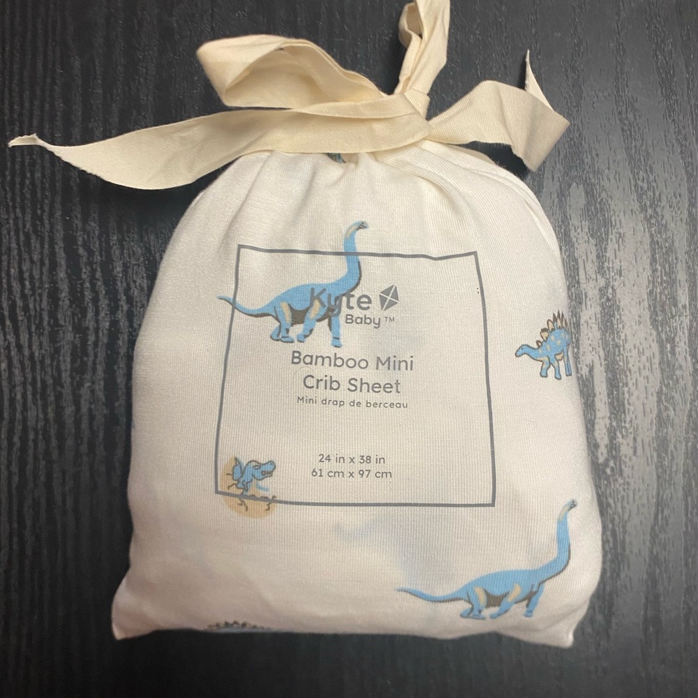 Kyte Baby Bamboo Mini Crib Sheet - Stream Jurassic